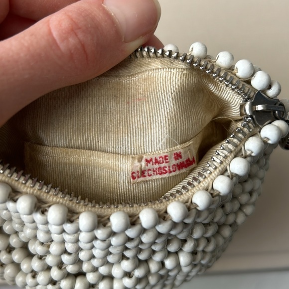 60s White Beaded Coin Purse - Picture 4 of 5